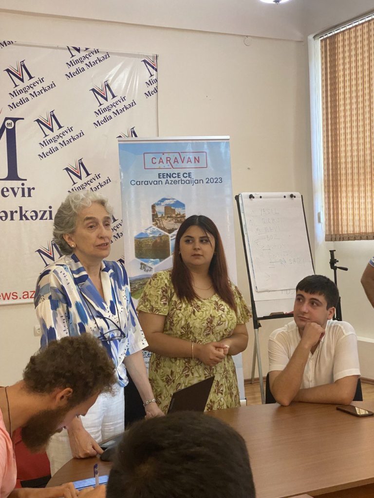 Караван гражданского образования движется по Азербайджану