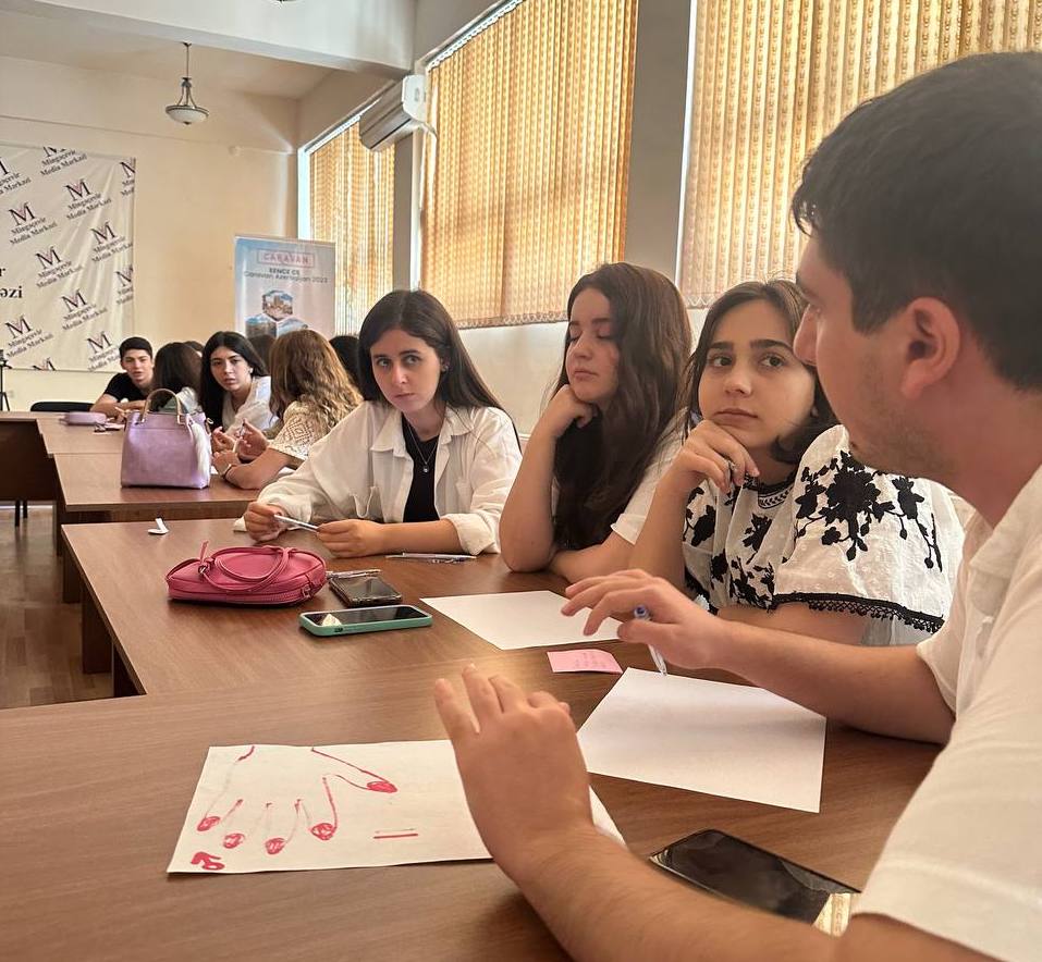 Караван гражданского образования движется по Азербайджану