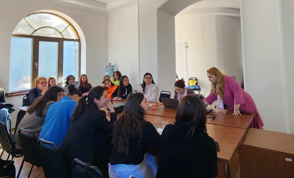 Караван гражданского образования стартовал в Грузии
